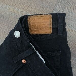 Black Levi ribcage shorts